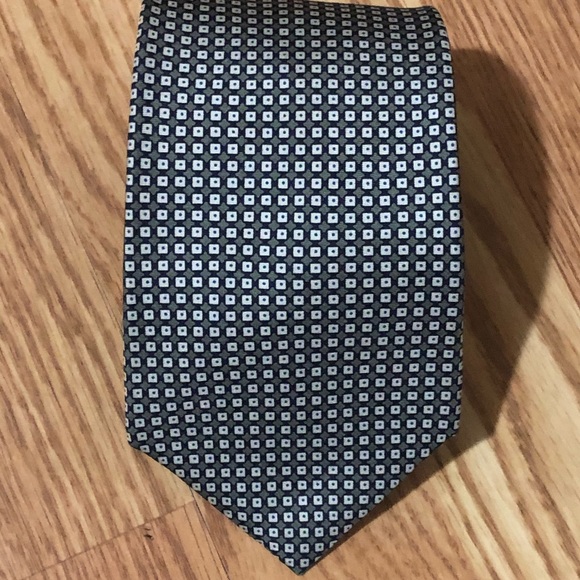 Tommy Hilfiger Tie Green/Pattern 100% Silk EUC - Picture 1 of 6